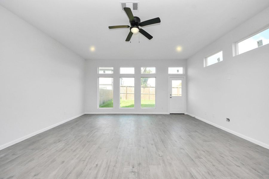 Spacious, unfurnished interior of a new home in , Houston (Image 19).