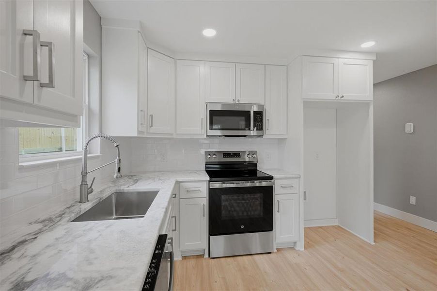 Furnished interior view inside a new home in , Sherman (Image 7).