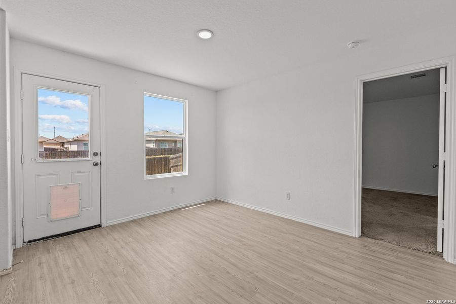 Spacious, unfurnished interior of a new home in Hidden Trails, Bulverde (Image 21).