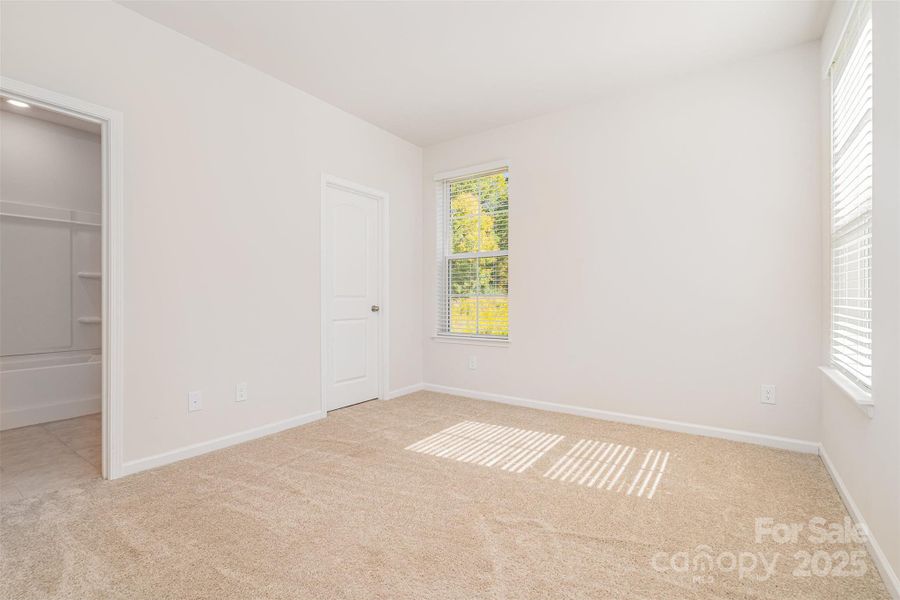 Spacious, unfurnished interior of a new home in , Mint Hill (Image 16).