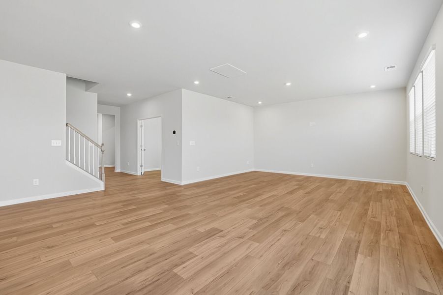 Spacious, unfurnished interior of a new home in Waxhaw Landing, Monroe (Image 16).