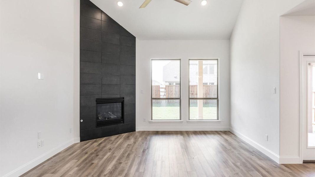 Spacious, unfurnished interior of a new home in Creekview Meadows, Pilot Point (Image 12).
