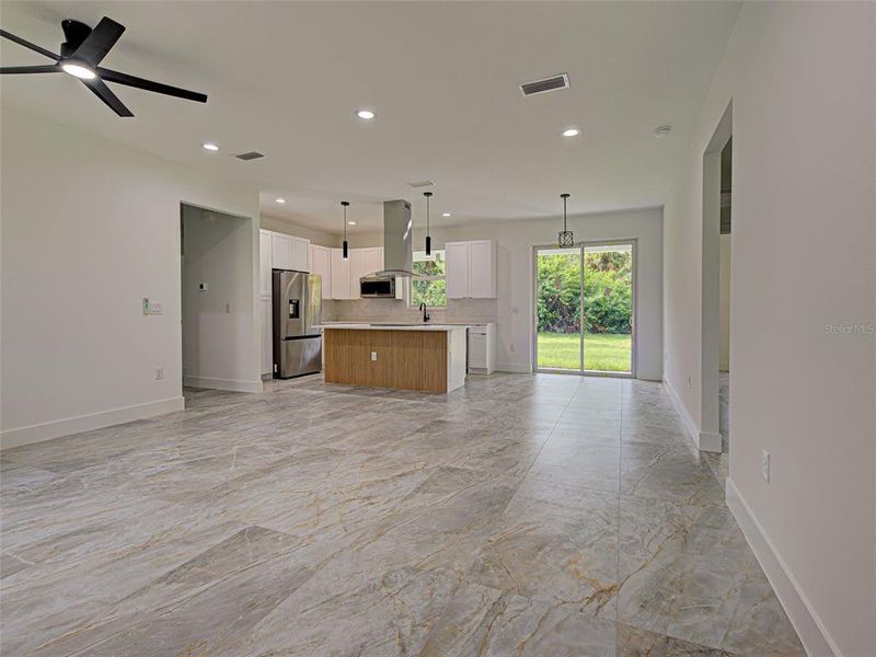 Spacious, unfurnished interior of a new home in , Port Charlotte (Image 19).