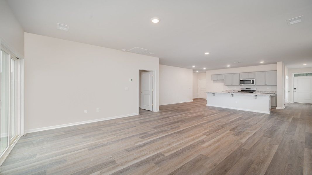 Spacious, unfurnished interior of a new home in Livingston Woods, Irmo (Image 10).