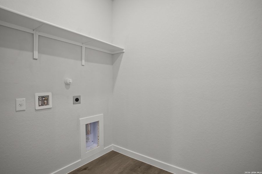 Spacious, unfurnished interior of a new home in Agave, San Antonio (Image 14).