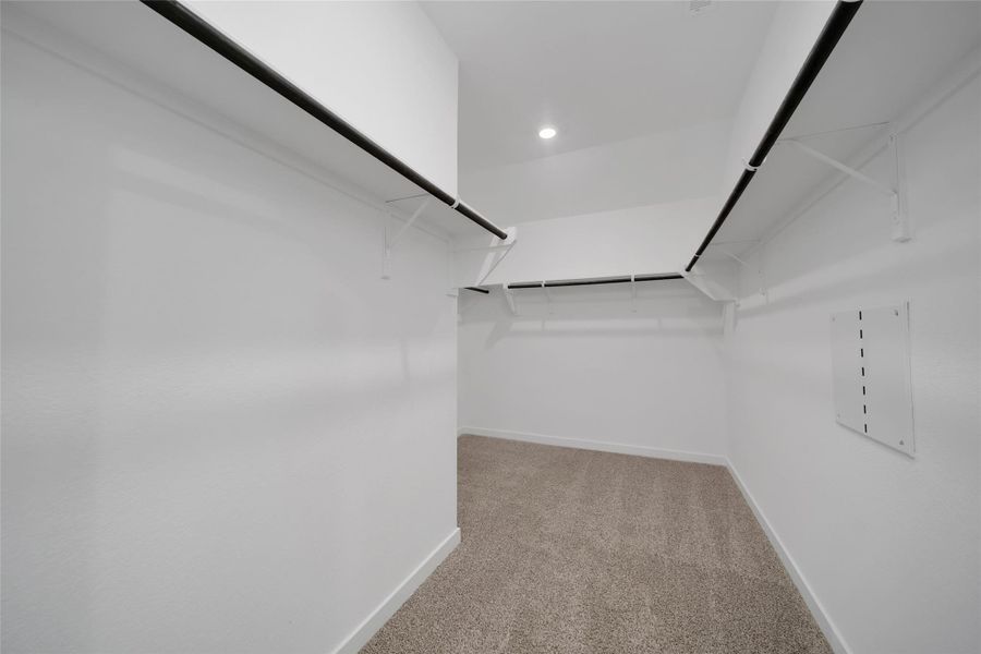 Spacious, unfurnished interior of a new home in Silverthorne, Conroe (Image 36).