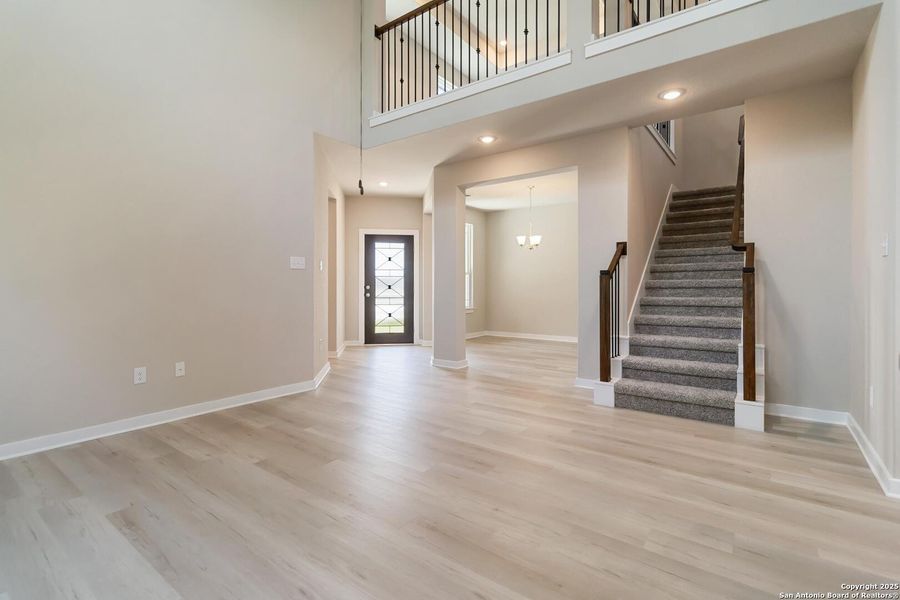 Spacious, unfurnished interior of a new home in Timber Creek, San Antonio (Image 20).
