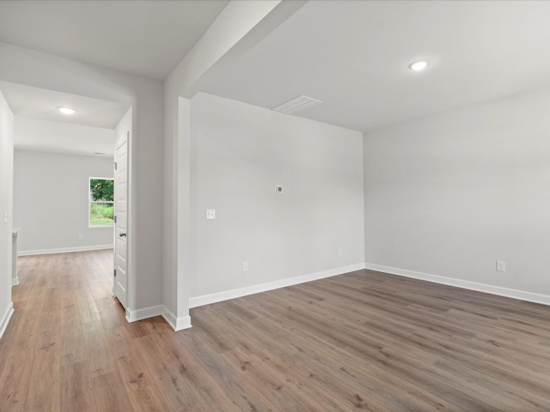 Spacious, unfurnished interior of a new home in Vickery Station, Woodruff (Image 9).
