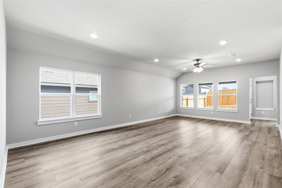 Spacious, unfurnished interior of a new home in Hunters Glen, Jarrell (Image 12).