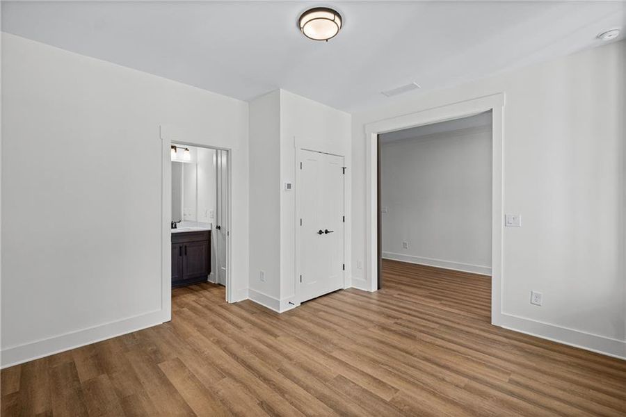 Spacious, unfurnished interior of a new home in Devin's Shire, Kennesaw (Image 25).