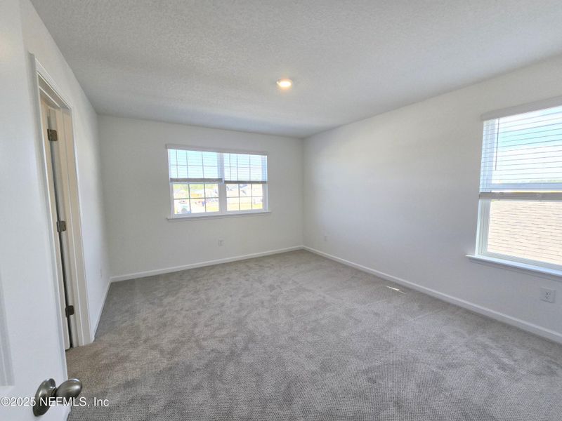 Spacious, unfurnished interior of a new home in Hyland Trail, Green Cove Springs (Image 38).