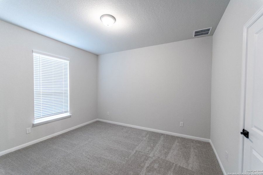 Spacious, unfurnished interior of a new home in Arcadia Ridge, San Antonio (Image 10).