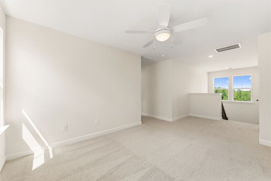 Spacious, unfurnished interior of a new home in Landmark Commons, Boiling Springs (Image 28).