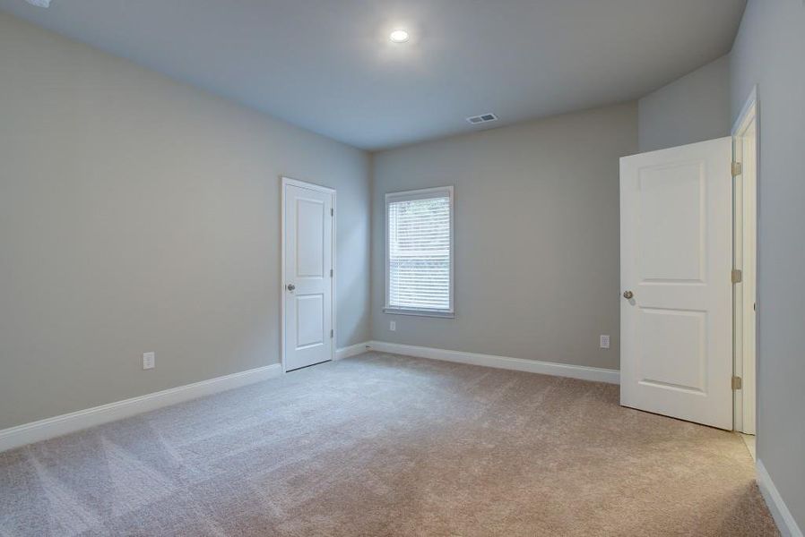 Spacious, unfurnished interior of a new home in Livingstone Park, Kennesaw (Image 21).