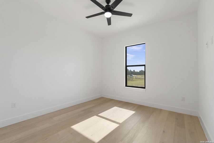 Spacious, unfurnished interior of a new home in , Bandera (Image 20).