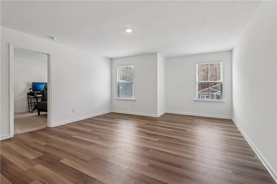 Spacious, unfurnished interior of a new home in , Gainesville (Image 21).