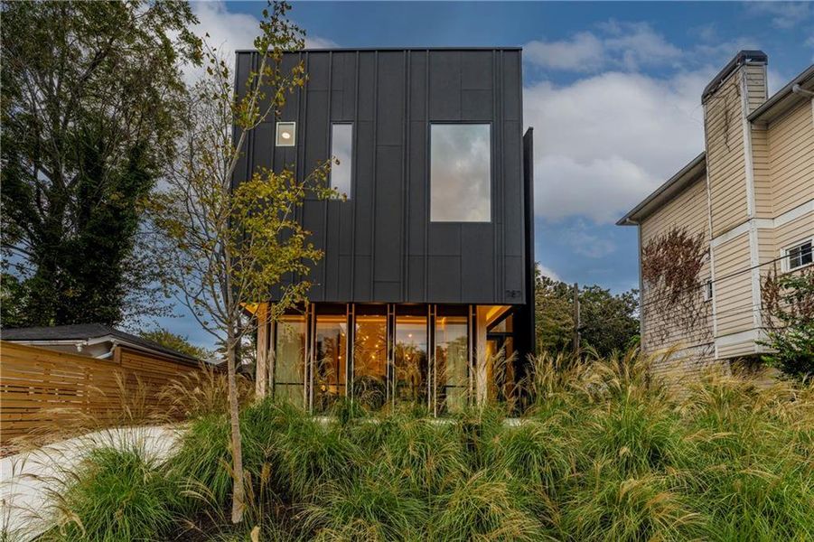 Exterior details and patio area of a home in , Atlanta (Image 33).
