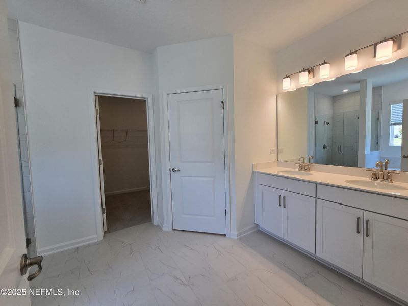 Furnished interior view inside a new home in Hyland Trail, Green Cove Springs (Image 6). Furnished interior view inside a new home in Hyland Trail, Green Cove Springs (Image 6).