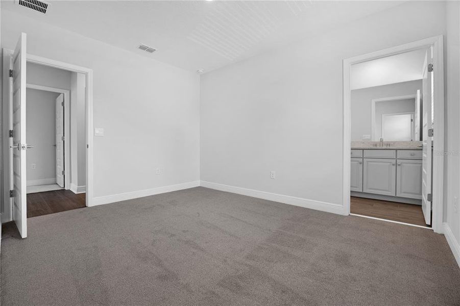 Spacious, unfurnished interior of a new home in Waterleigh, Winter Garden (Image 20).