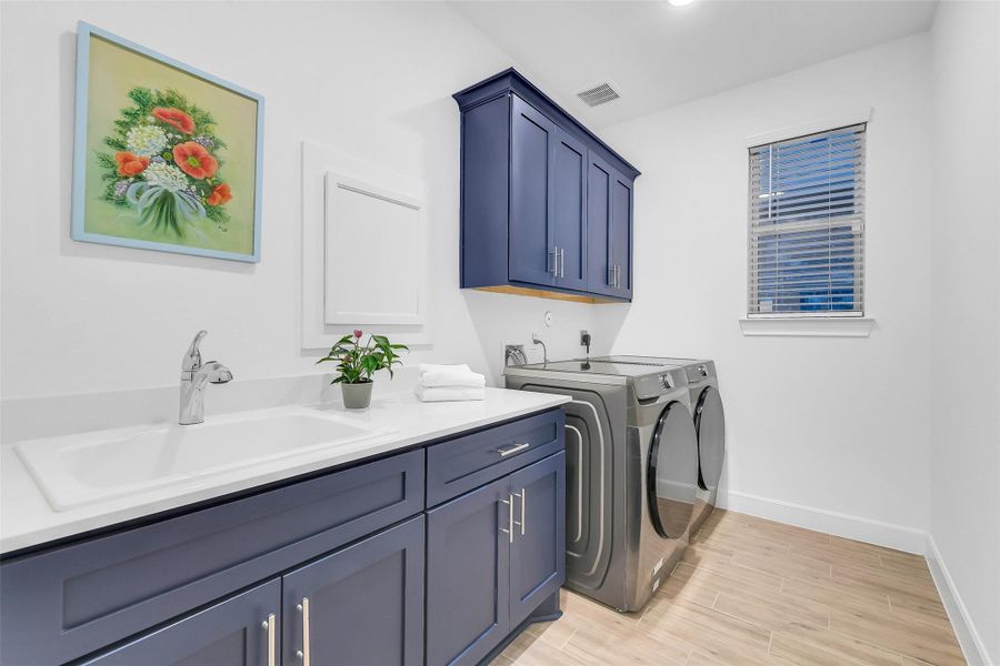 Furnished interior view inside a new home in Del Webb in Chambers Creek, Willis (Image 32). Furnished interior view inside a new home in Del Webb in Chambers Creek, Willis (Image 32).