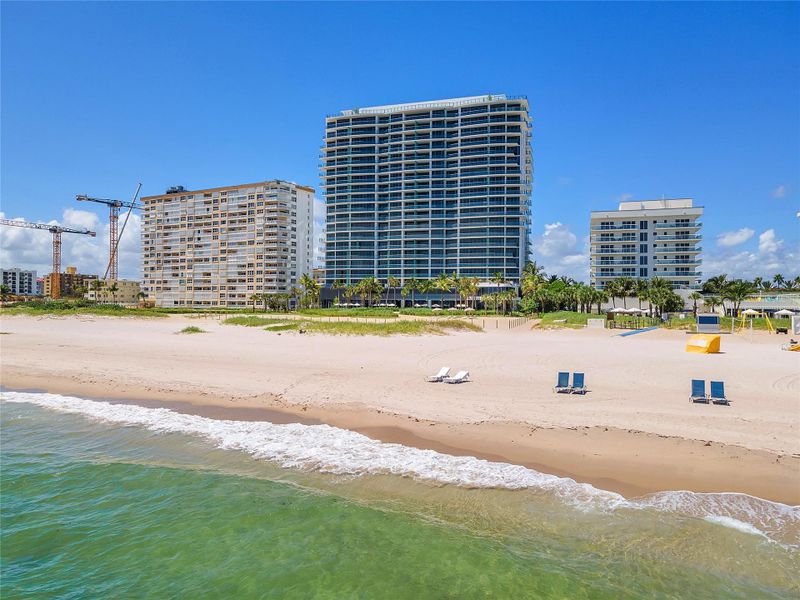 Condo located in Pompano Beach, FL showcasing its design and architecture (Image 26).
