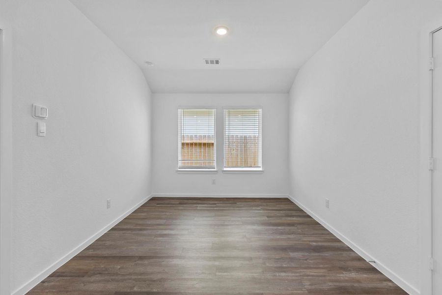 Spacious, unfurnished interior of a new home in Venetian Pines, Conroe (Image 17).