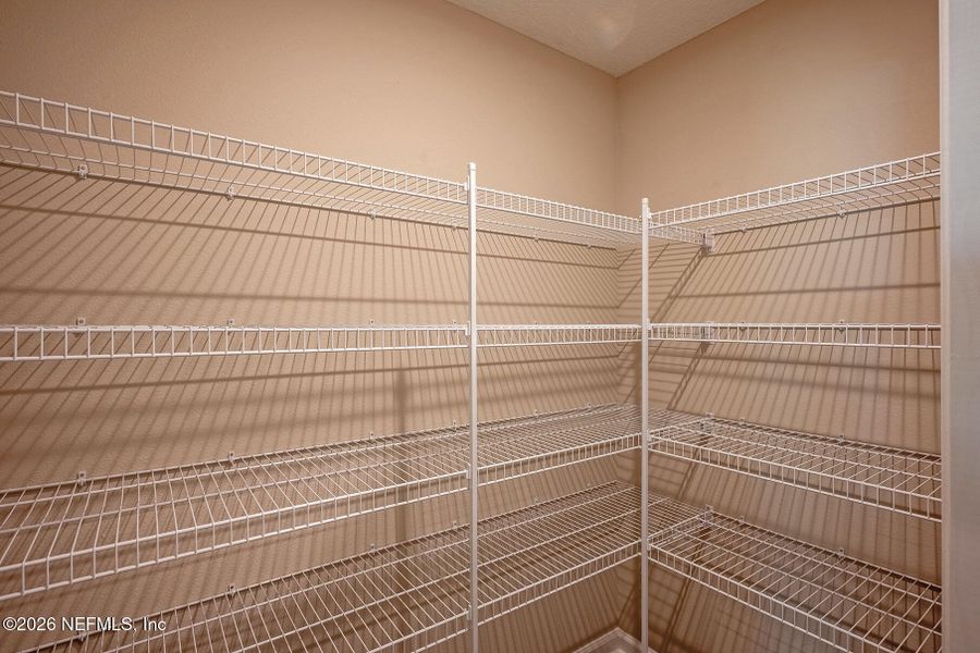 Spacious, unfurnished interior of a new home in Edinburgh Village, Jacksonville (Image 25).