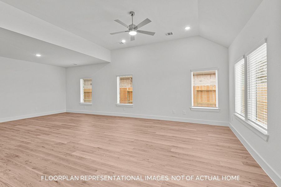 Spacious, unfurnished interior of a new home in Sorella, Tomball (Image 15).
