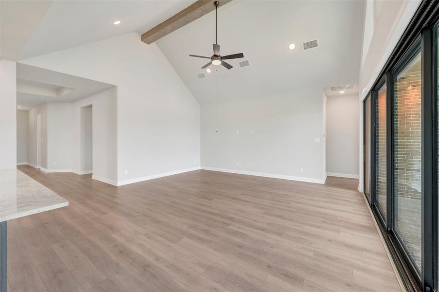 Spacious, unfurnished interior of a new home in Harvest Green 65', Richmond (Image 20).