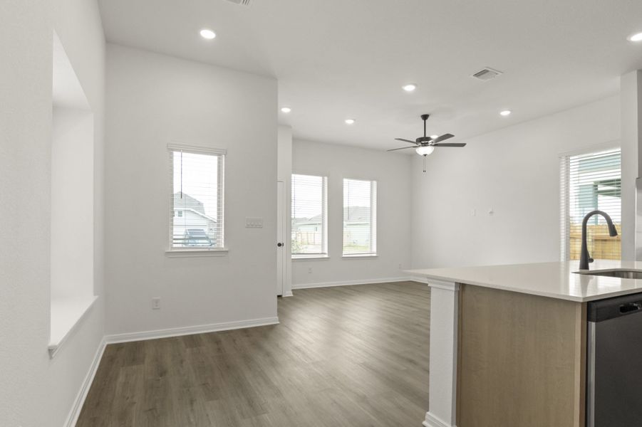 Spacious, unfurnished interior of a new home in Blanco Vista, San Marcos (Image 39).