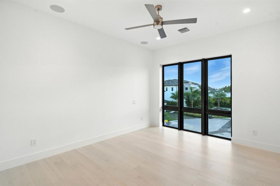 Spacious, unfurnished interior of a new home in , Boca Raton (Image 22).