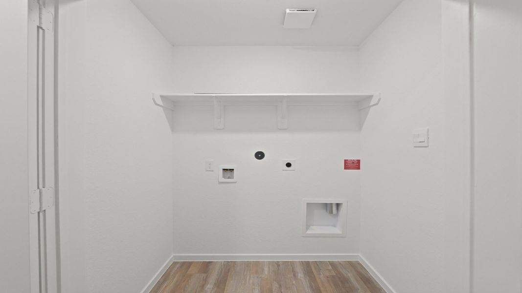 Representative unfurnished interior of a home built from the Plan by D.R. Horton in Lexington Heights, Willis (Image 34).