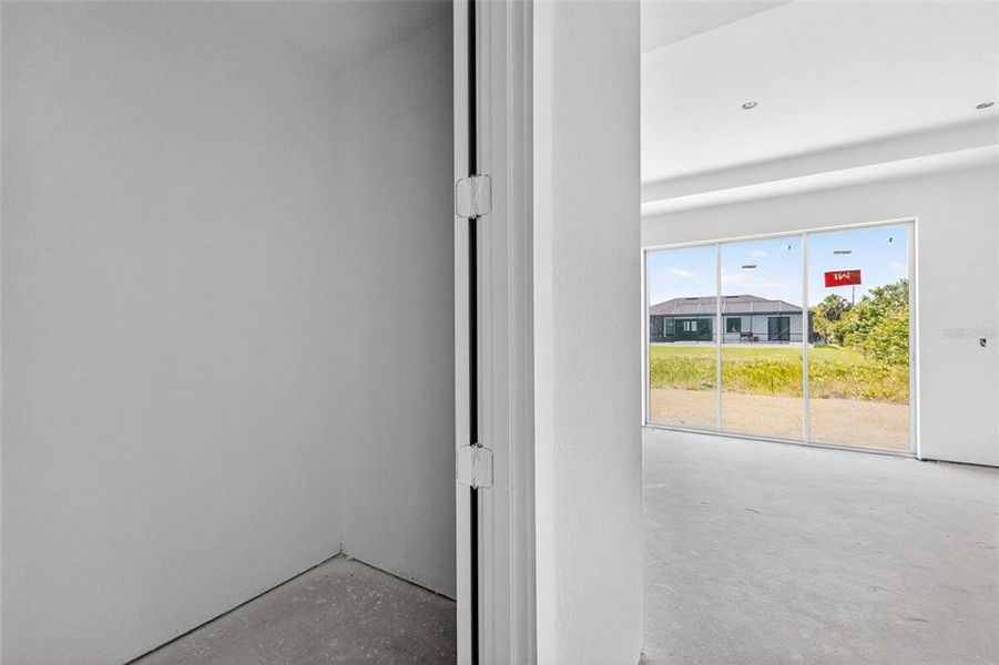 Spacious, unfurnished interior of a new home in , Port Charlotte (Image 14).