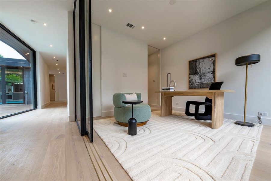 Furnished interior view inside a new home in , Dallas (Image 21). Furnished interior view inside a new home in , Dallas (Image 21).