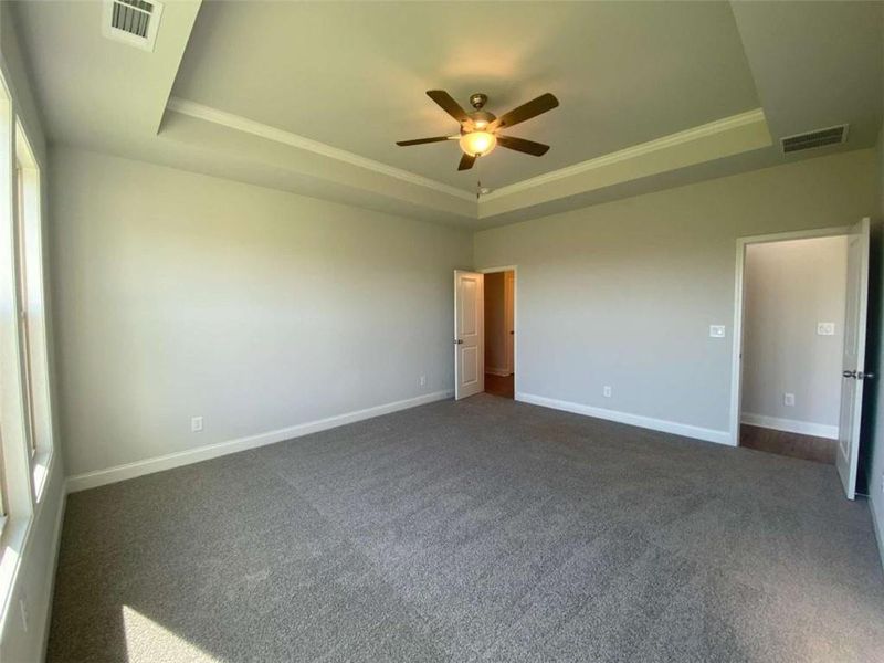 Spacious, unfurnished interior of a new home in , Jefferson (Image 31).