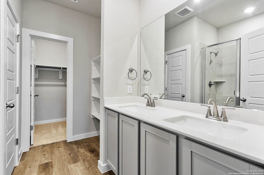 Furnished interior view inside a new home in Fairway Crossing 40s, San Antonio (Image 16). Furnished interior view inside a new home in Fairway Crossing 40s, San Antonio (Image 16).