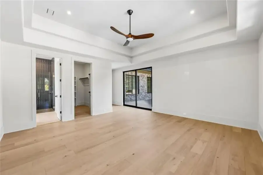 Spacious, unfurnished interior of a new home in , Alpharetta (Image 94).