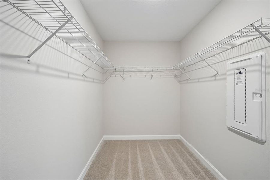 Spacious, unfurnished interior of a new home in , Tampa (Image 21).