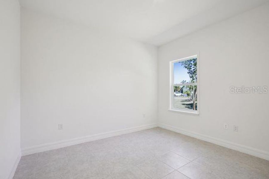 Spacious, unfurnished interior of a new home in , Punta Gorda (Image 27).