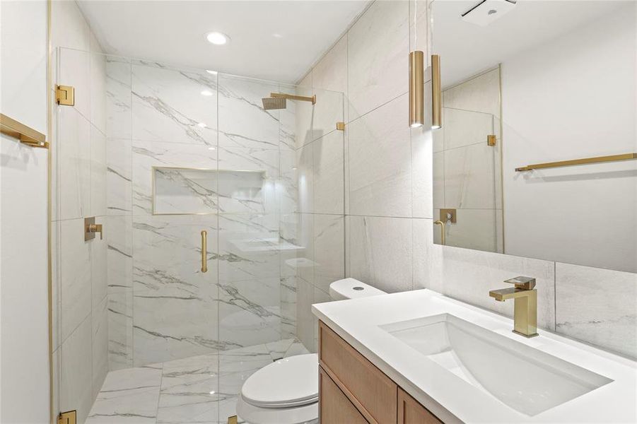 Furnished interior view inside a new home in , Dallas (Image 5).