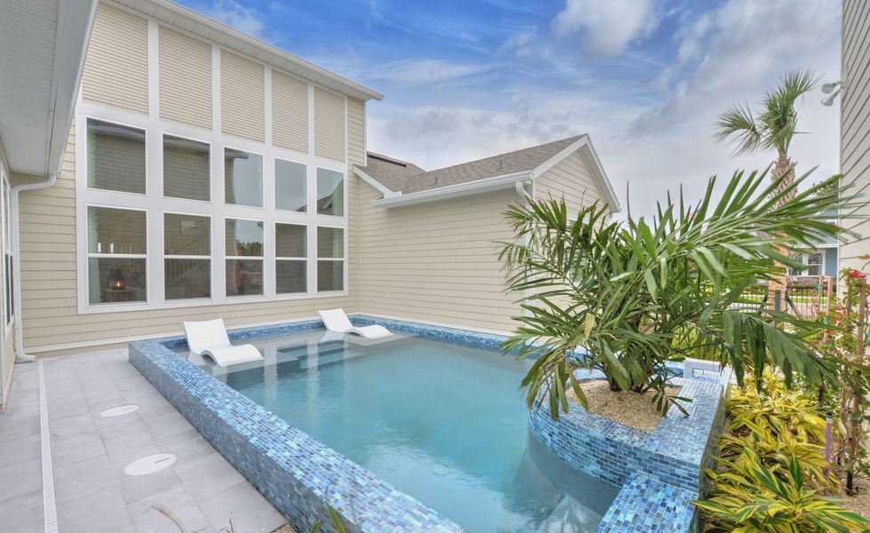 Exterior details and patio area of a home in Seven Pines, Jacksonville (Image 3).