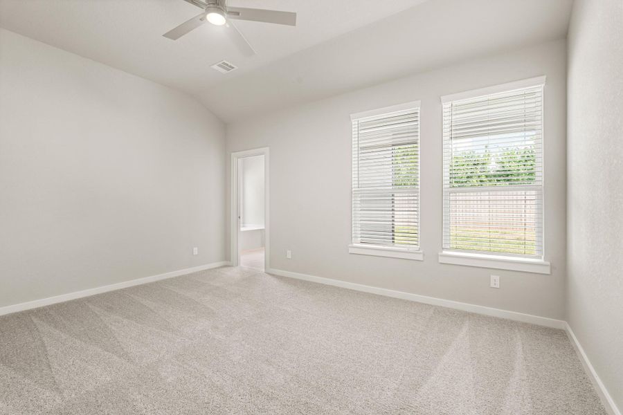 Spacious, unfurnished interior of a new home in Grand Oaks – The Cove, Houston (Image 12). Spacious, unfurnished interior of a new home in Grand Oaks – The Cove, Houston (Image 12).