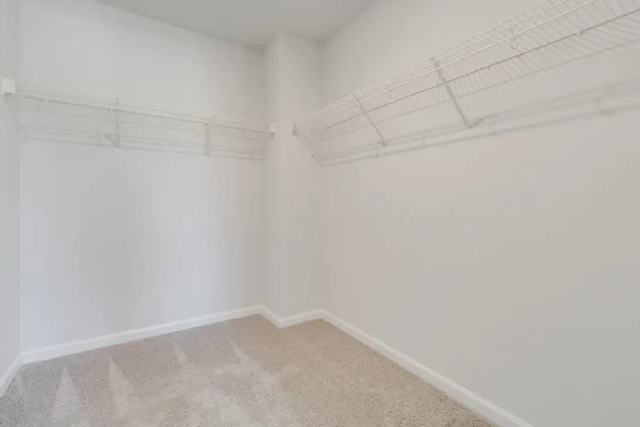 Spacious, unfurnished interior of a new home in Ellington, Elgin (Image 31).