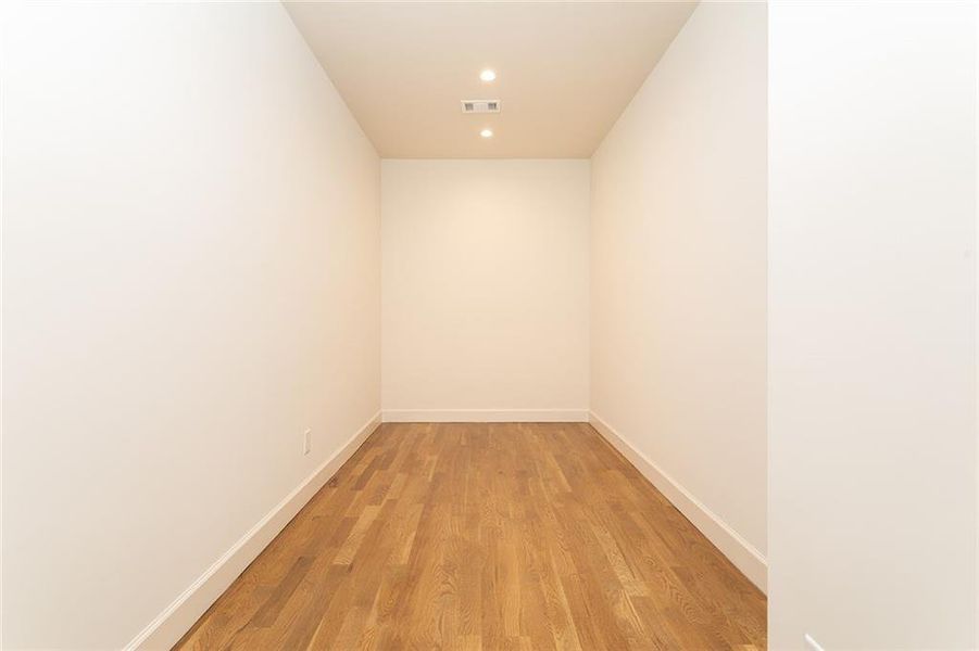 Spacious, unfurnished interior of a new home in , Scottdale (Image 24).