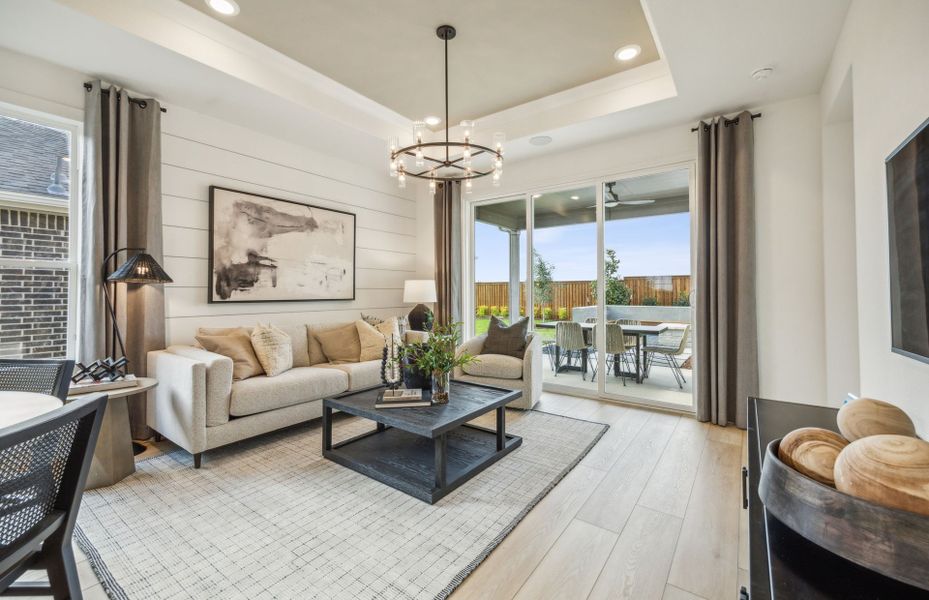 Gathering room with tray ceiling