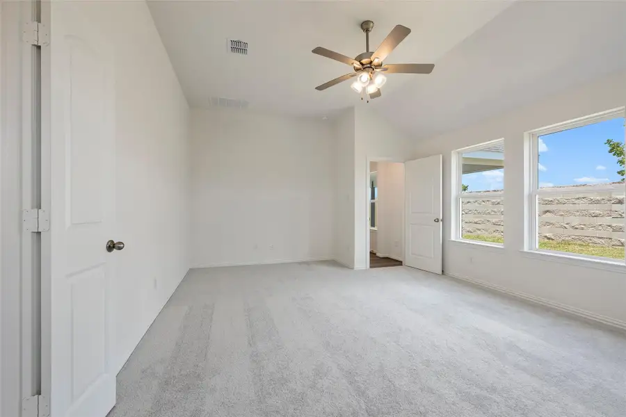 Spacious, unfurnished interior of a new home in River Ranch, Dayton (Image 16).