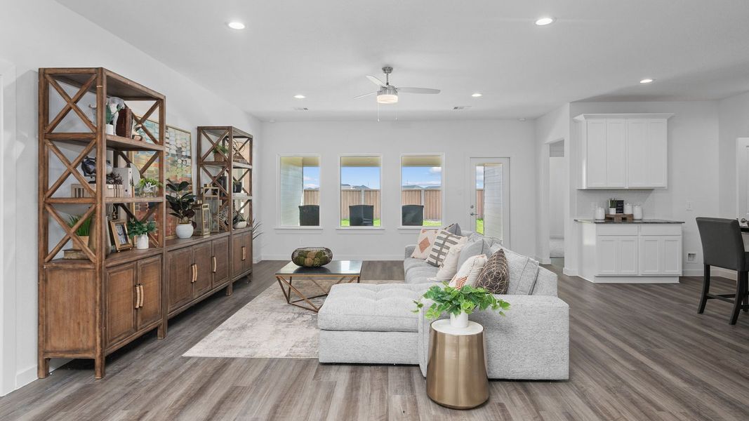 Furnished interior view inside a new home in Tamarron, Fulshear (Image 35). Furnished interior view inside a new home in Tamarron, Fulshear (Image 35).