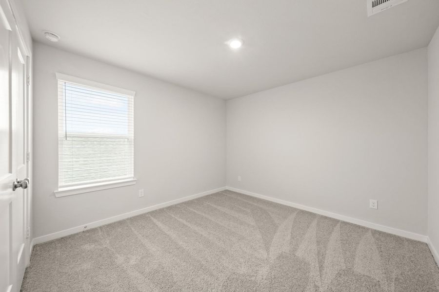 Spacious, unfurnished interior of a new home in Lago Mar, Texas City (Image 17).