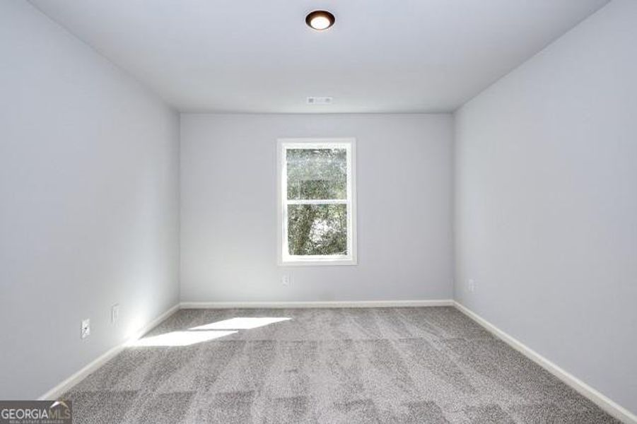 Spacious, unfurnished interior of a new home in , Hartwell (Image 11).