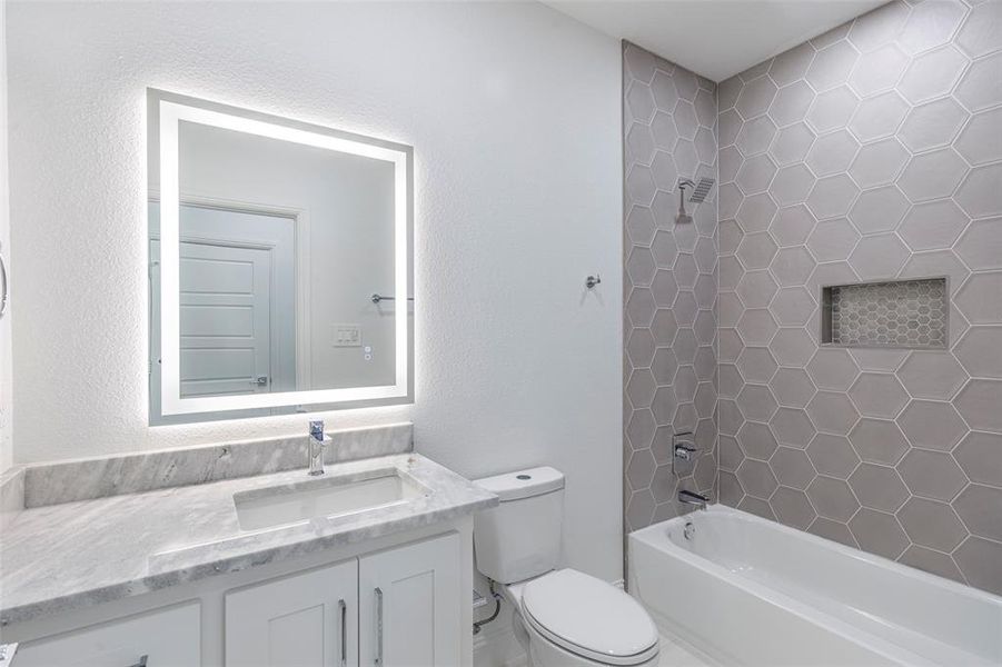 Furnished interior view inside a new home in , Fort Worth (Image 8).